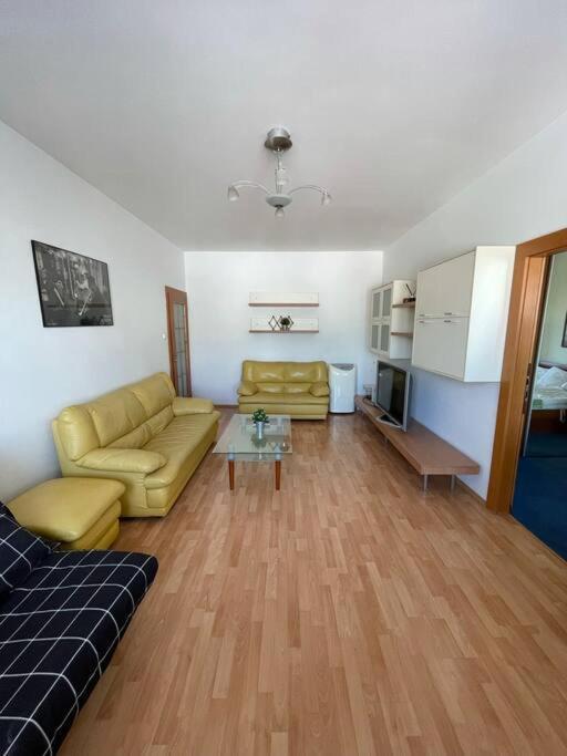 Apartman Obchodna *