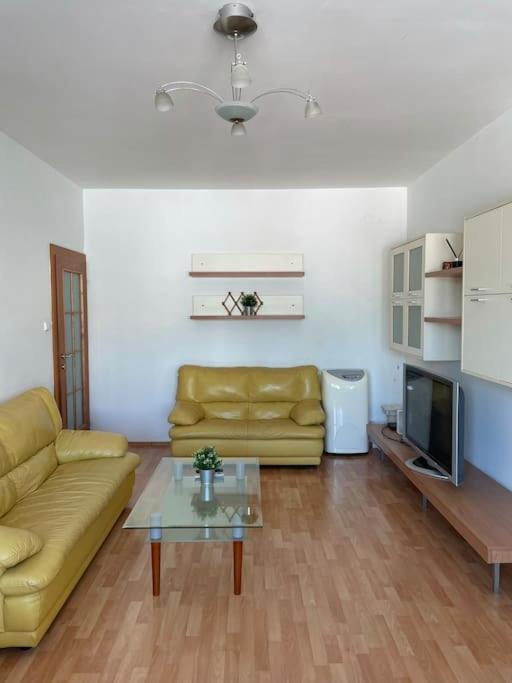 Apartman Obchodna