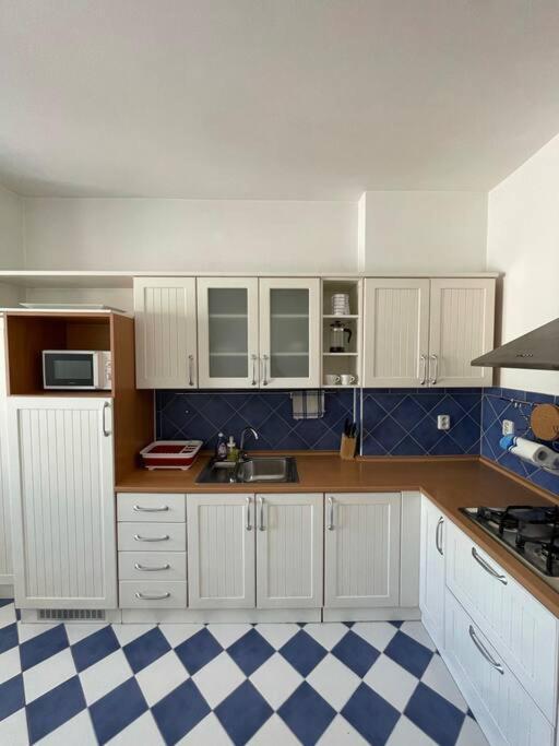 Apartman Obchodna *